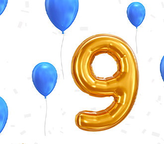 Balões azuis e o número "9" escrito com balão dourado.